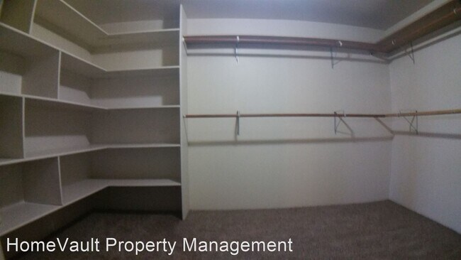Building Photo - 4 br, 2 bath House - 301 North Gladeview Dr.