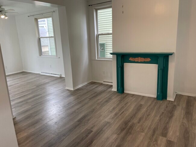 Building Photo - 843