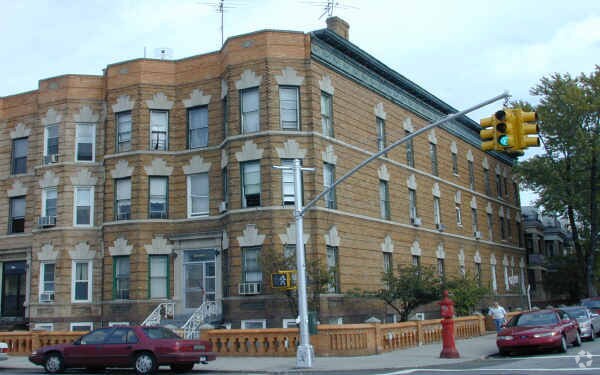 Primary Photo - 1873 Cropsey Ave
