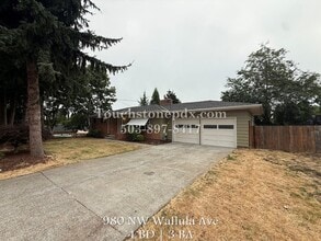 Building Photo - 980 NW Wallula Ave