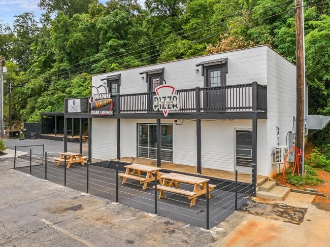 Building Photo - 223 E Broadway St