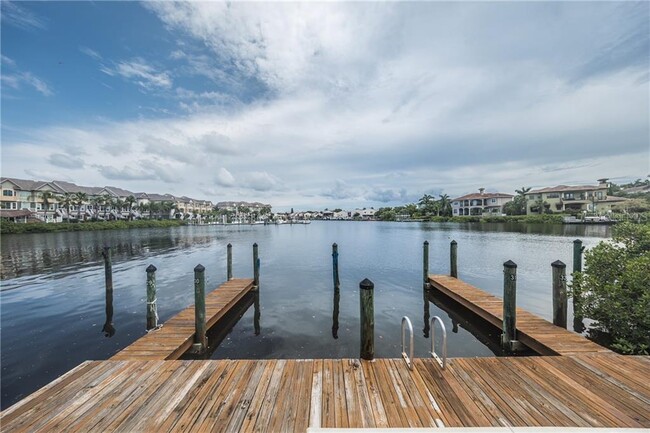 Building Photo - 8801 Bay Pointe Dr