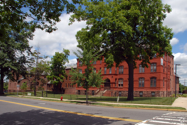 Foto del edificio - Clare Court