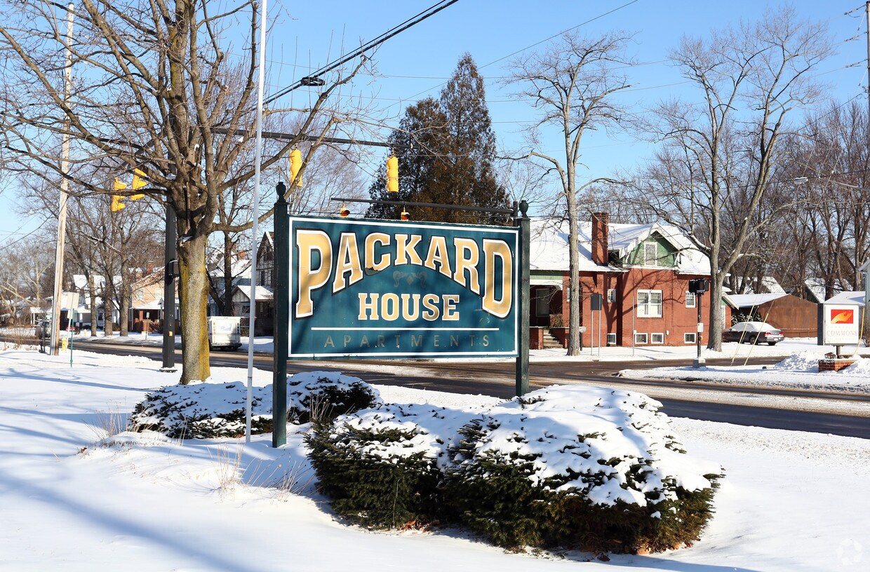 Packard House Apartments Warren, OH