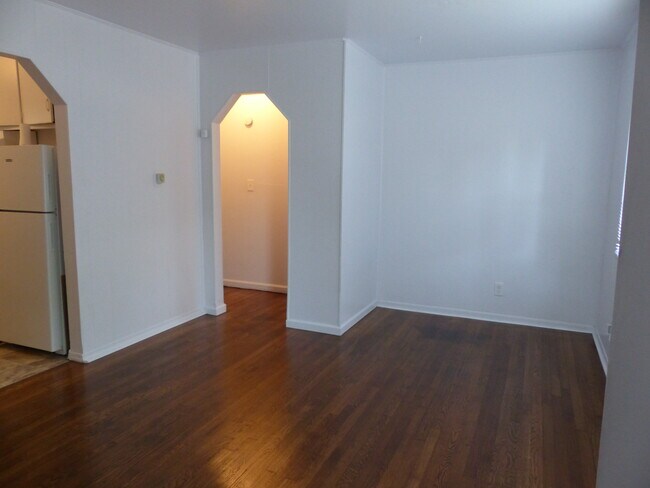 Building Photo - 1304 Richmond Ave