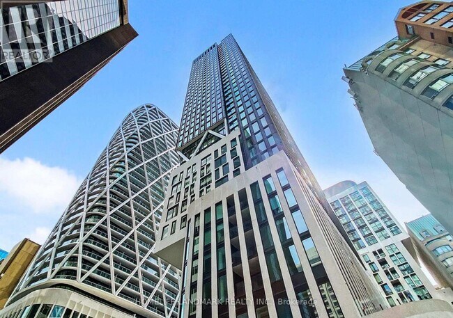 Photo du bâtiment - 230-3230 Simcoe St