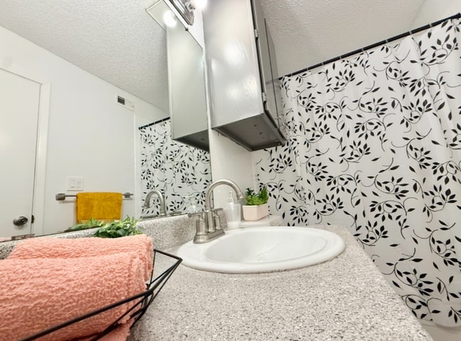 Building Photo - 3740 Little Rd