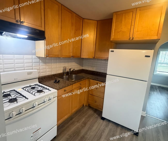 Building Photo - 511-511 169th St