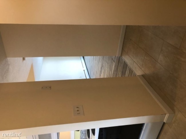 Building Photo - 2 br, 1.5 bath Condo - 15 Whitewater Drive