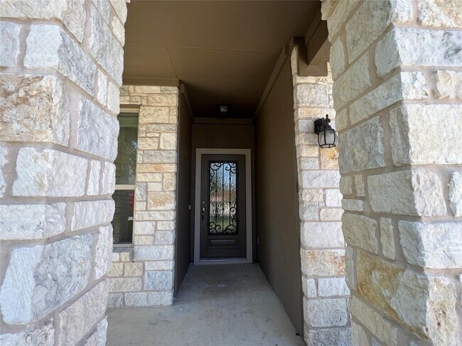 Foto del edificio - 5817 Scenic Lake Dr