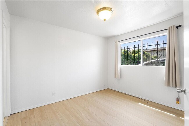 Foto del edificio - 1843-1847 E 25th St