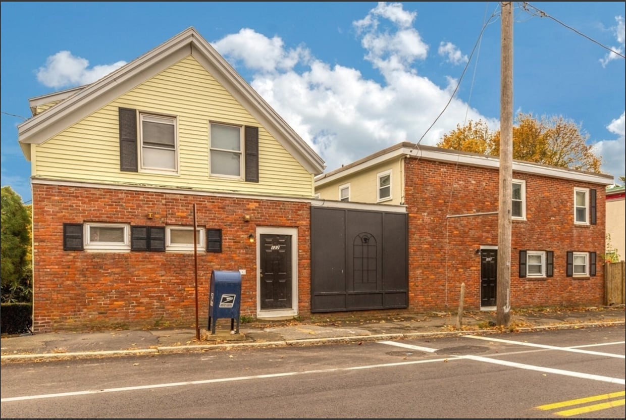 Primary Photo - 122 Bridge St