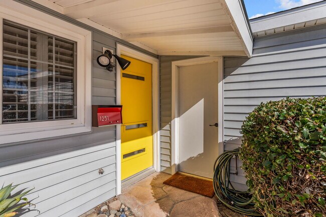 Foto del edificio - 1251 Devon Ln