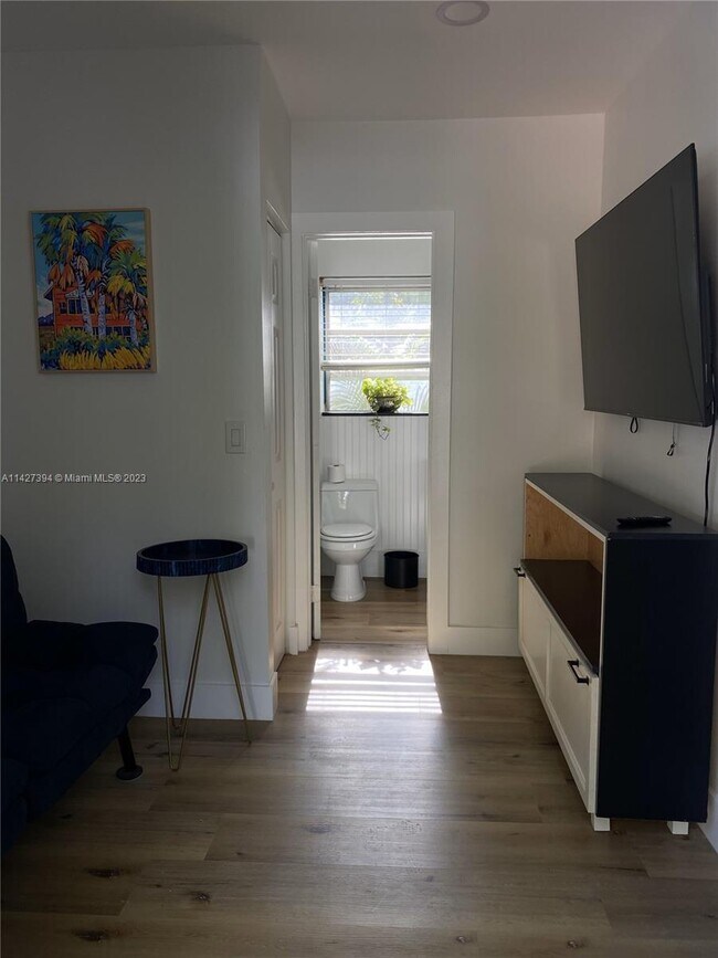 Building Photo - 2410 Thomas St