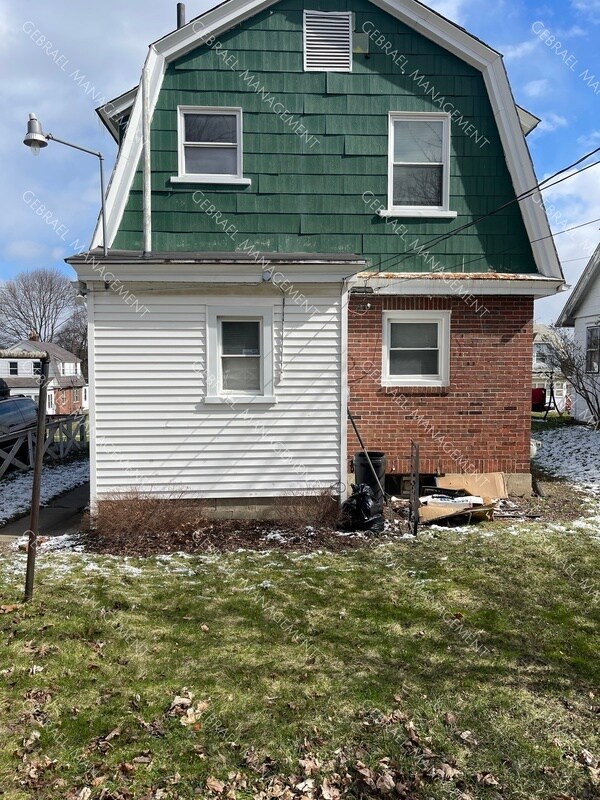 Building Photo - 915 Dupont St