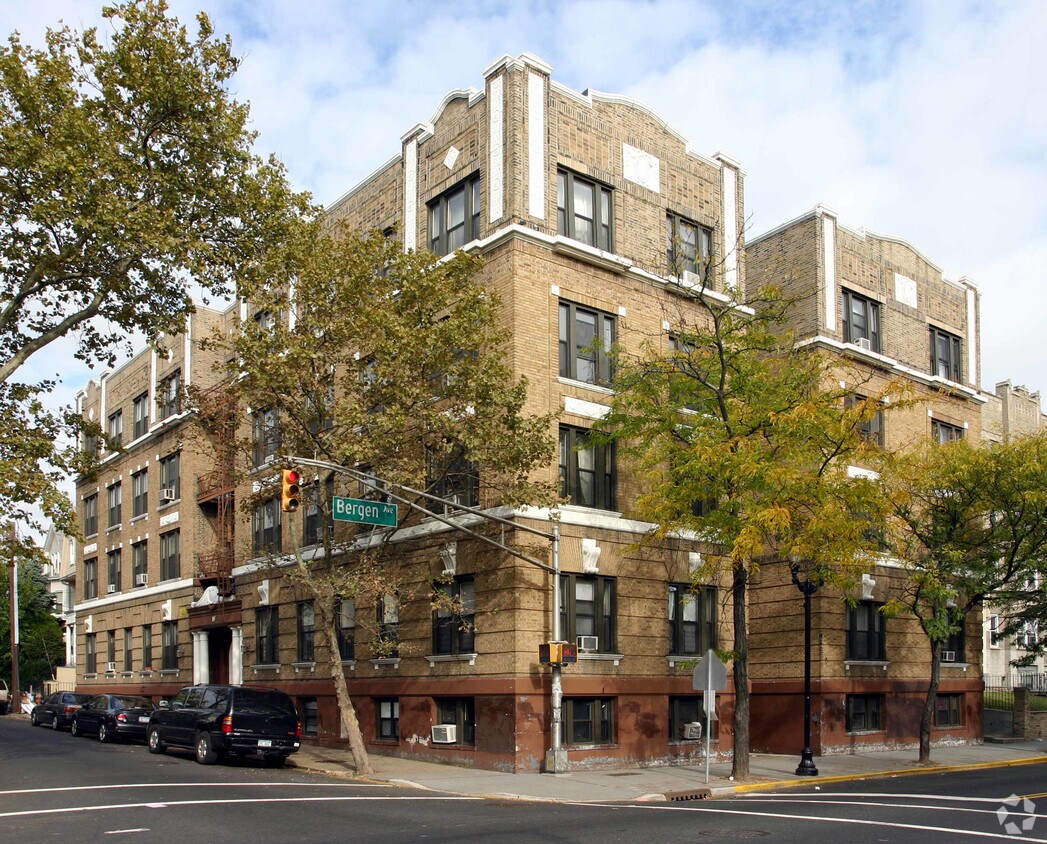 Building Photo - Hudson 47 Apartments