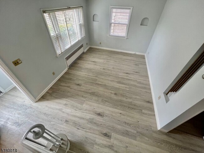 Building Photo - Charming Cape Cod Rental!