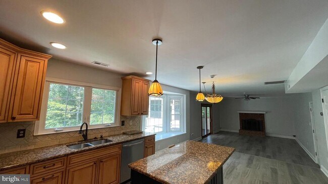 Building Photo - 31 Ballantrae Ct