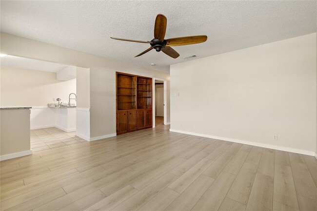 Building Photo - 1714 Shadowview Dr