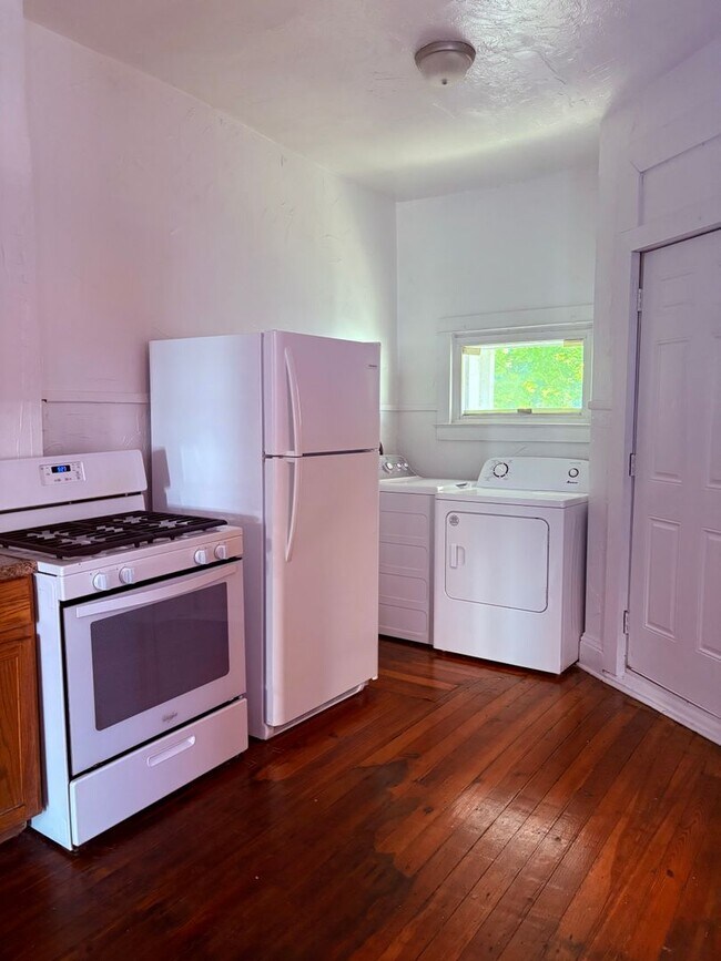 Foto del edificio - Section 8 Allowed Spacious 5 Bedroom 1 Bat...