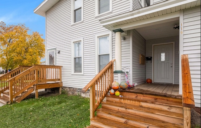 Building Photo - 119 S Elm Ave