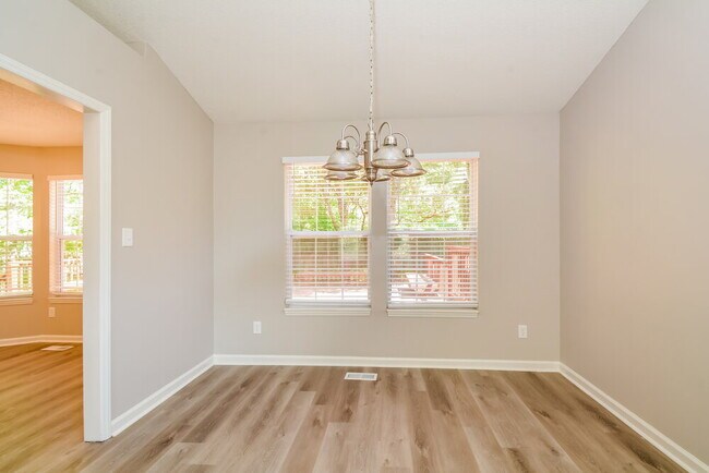 Foto del edificio - 5321 Botany Bay Dr