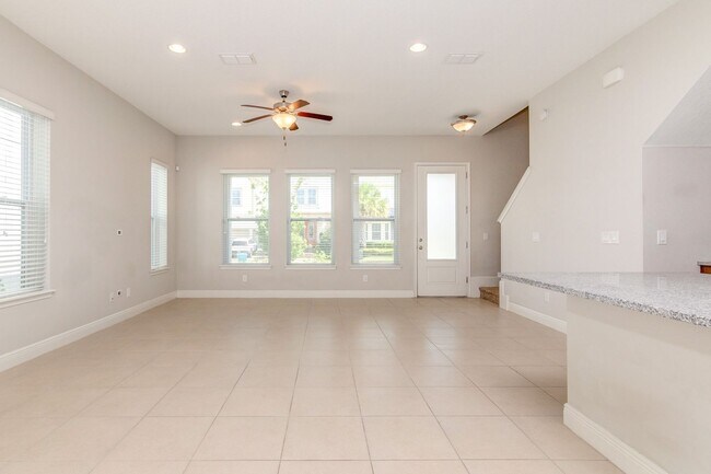 Foto del edificio - Beautiful 3 Bed/2.5 Bath Townhome for Rent...