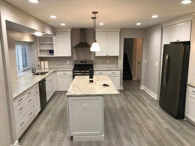 Building Photo - 2866 Baylis Dr