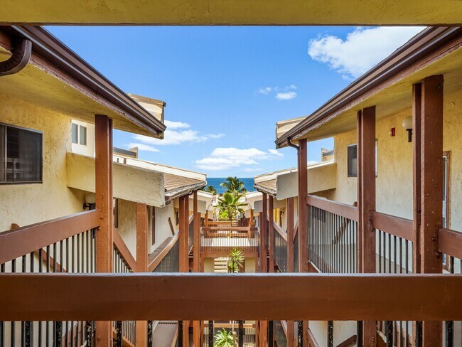 Building Photo - 2 Bedroom 2 Bathroom Royal Kailuan Condo