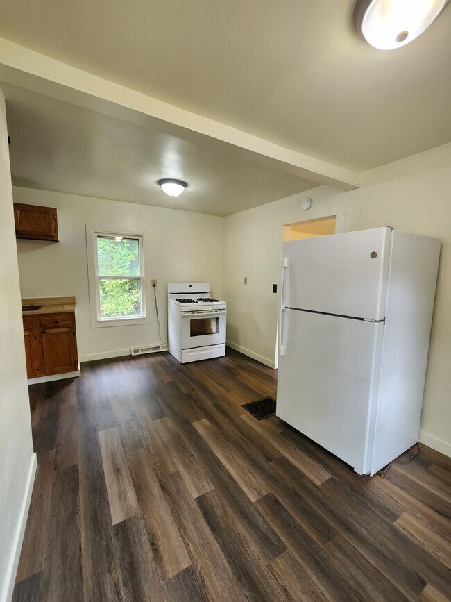 Building Photo - 1106 Rixon St