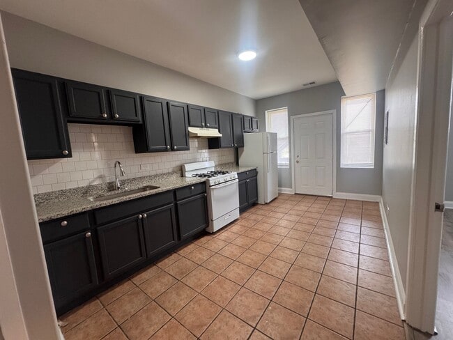 Photo - 525-527 N Homan Ave. Apartment