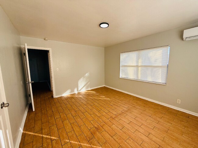 Building Photo - 761 22nd Ave S