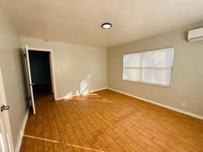 Building Photo - 761 22nd Ave S