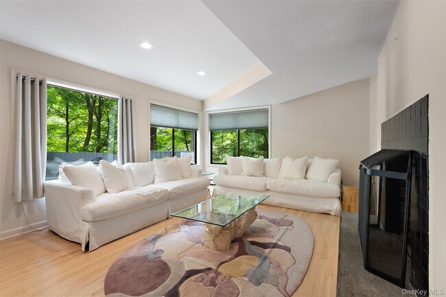 Foto del edificio - 25 Cross Pond Rd