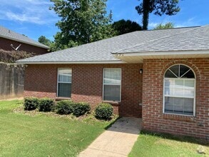 Building Photo - 692 Yeager Ln