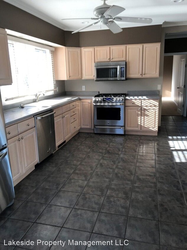 2 br, 2 bath House 341 Lakeshore House Rental in North Sioux City