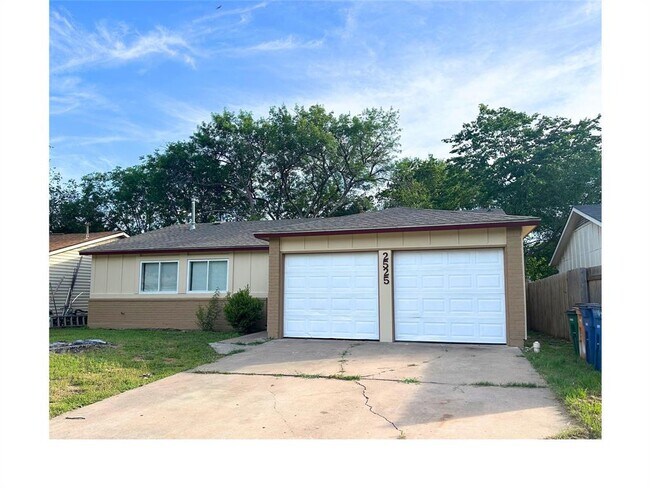 Foto del edificio - 2525 Dovemeadow Dr