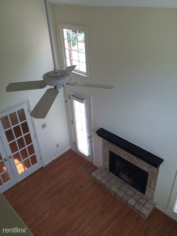 Building Photo - 2 br, 2.5 bath Townhome - 923 Mill Stone Dr