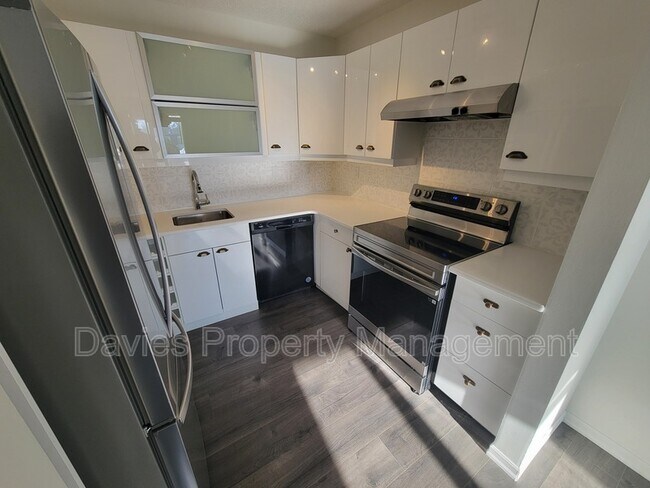 Building Photo - 9138-9183 83 Ave NW