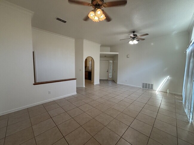 Foto del edificio - Charming 3 Bed / 2 Bath Home on a Quiet Cul-de-Sac with Spacious Backyard!