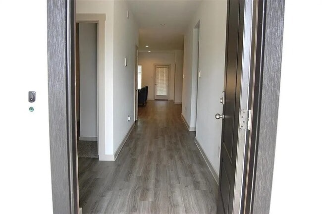 Building Photo - 7839 Murciana Dr