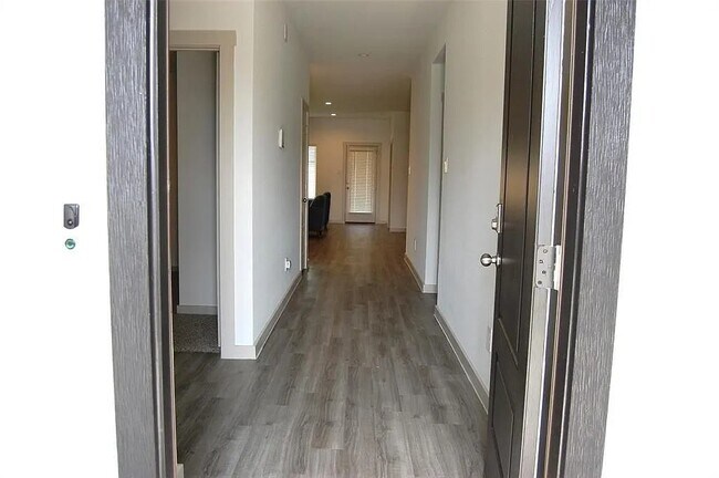 Foto del edificio - 7839 Murciana Dr