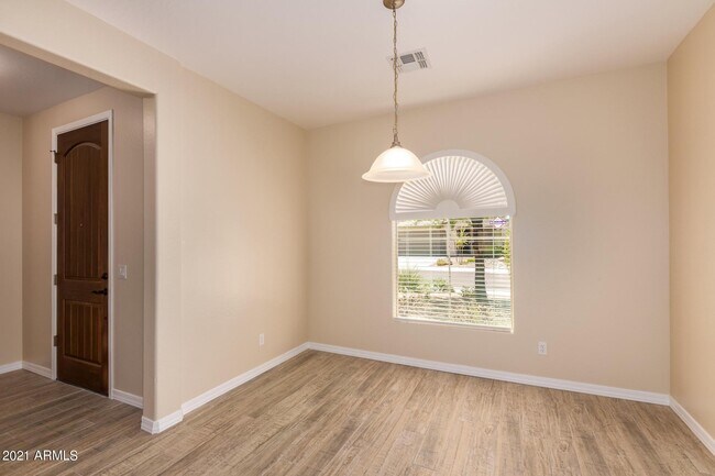Foto del edificio - 9058 W Big Oak St