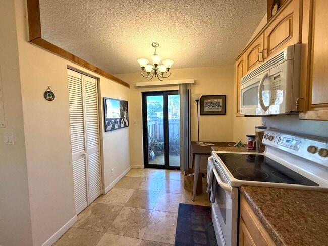 Foto del edificio - 450 NE 42nd St