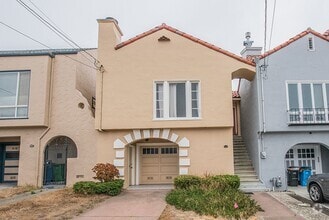 Building Photo - 2126 30th Ave