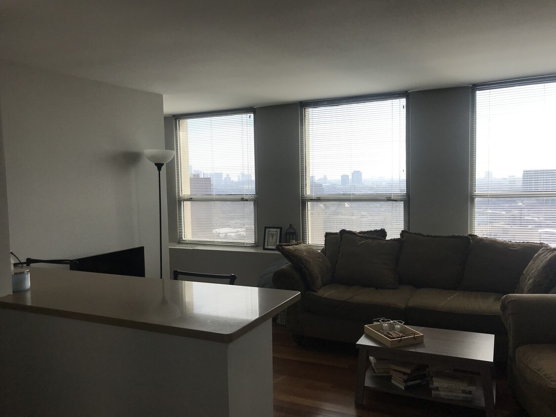 Foto principal - 2626 N Lakeview Ave