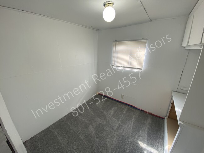 Building Photo - 7609 Holden St