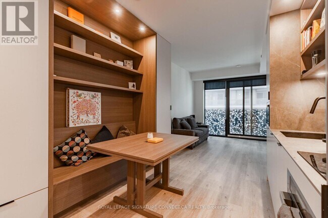 Photo du bâtiment - 55 Charles St E