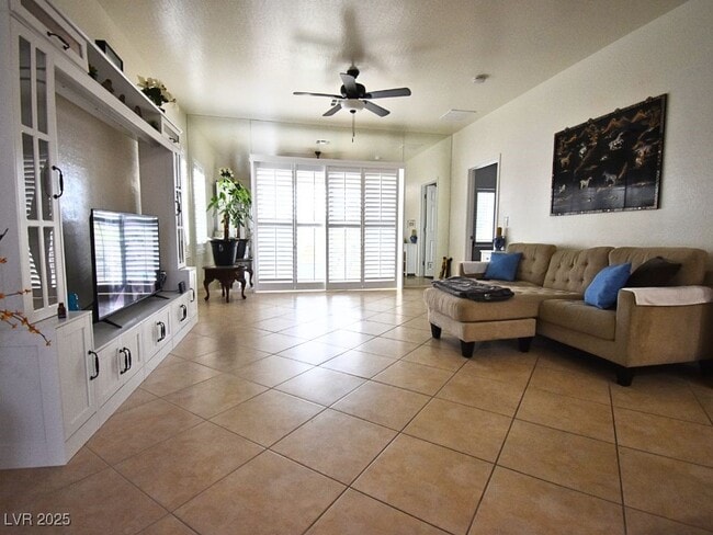 Foto del edificio - 7709 Island Rail Dr