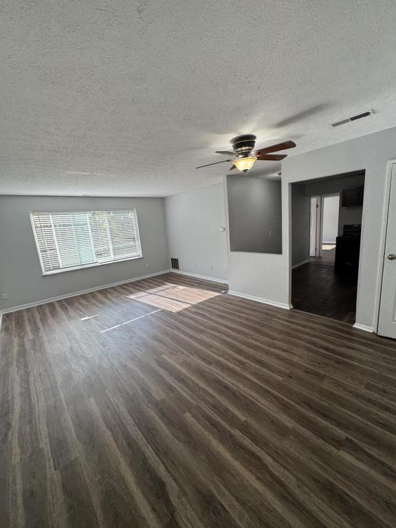 Foto principal - 7857 Harrison Rd